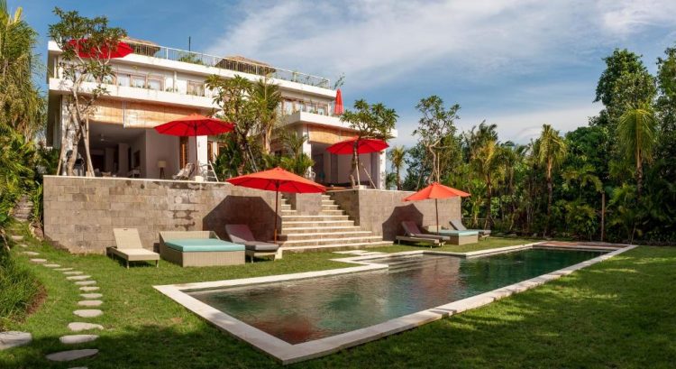 Silversand Villa via Booking, 1. The Arsana Estate – villa private dengan 5 kamar tidur di Tanah Lot Bali, 2. Villa Maridadi – villa atas tebing pemandangan laut dengan 11 kamar tidur di Nusa Dua Bali, 3. Villa Belong Dua, Bergaya Arsitektur Bali di Desa Nelayan Seseh Bali, 4. Villa Sophia, 5. Villa 58 Tanah Lot, 6. Private Villa Retreat UTOPIA, 7. The Kryamaha Villas, 8. Villa Puspa, 9. Urban Villa – Joshua District, 10. Villa Vedas, 11. Silversand Villa
