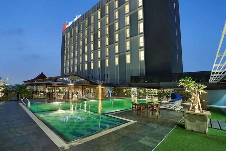 Swiss-Belinn Saripetojo, 1. Hotel Bandar Narita, 2. Airy Terminal Tirtonadi, 3. Hotel Tirtonadi Permai, 4. Hotel Keprabon, 5. Mandala Wisata Boutique House, 6. Amaris Hotel Sriwedari, 7. Grand Amira Hotel Solo by Azana, 8. Twin Star Hotel, 9. Swiss-Belinn Saripetojo, 10. Rumah Turi Boutique Resort, 11. The Edelweiss Hideaway, 12. Grand Sae Boutique, 13. Hotel Trihadhi, 14. Hotel Djayakarta, 15. Kusuma Kartikasari, 16. Sarila, 17. RedDoorz Plus Purwosari, 18. Favehotel, 19. Hotel Seribu