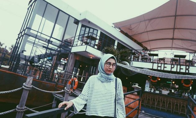 The Pier Bay Kalaha via IG @dedeksitorus, 1. Ombak Tepi Laut, 2. Marina Kitchen, 3. Jimbaran Resto, 4. Talaga Sampireun (Tutup), 5. Le Bridge, 6. Segarra Ancol (Tutup), 7. Bandar Djakarta, 8. Seaside Suki (Tutup Permanen), 9. Nelayan Seafood Restaurant (Tutup), 10. Gubug Makan Mang Engking Ancol, 11. The Pier Bay Kalaha, 12. Teratai Restaurant- Discovery Hotel (Tutup), 13. A&amp;W Ancol, 14. Nyiur Resto, 15. Oceanic Seabreeze (Tutup), 16. Saung Layaran, 17. 33 Degress Rooftop Lounge And Bar, 18. Ayam Tepi Laut, 19. Columbus Cafe, 20. BEACHFOOD ANCOL, 21. Sunda Kelapa Seafood
