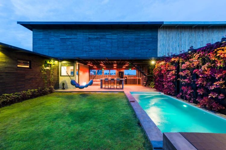 Urban Villa - Joshua District via Booking, 1. The Arsana Estate – villa private dengan 5 kamar tidur di Tanah Lot Bali, 2. Villa Maridadi – villa atas tebing pemandangan laut dengan 11 kamar tidur di Nusa Dua Bali, 3. Villa Belong Dua, Bergaya Arsitektur Bali di Desa Nelayan Seseh Bali, 4. Villa Sophia, 5. Villa 58 Tanah Lot, 6. Private Villa Retreat UTOPIA, 7. The Kryamaha Villas, 8. Villa Puspa, 9. Urban Villa – Joshua District, 10. Villa Vedas, 11. Silversand Villa