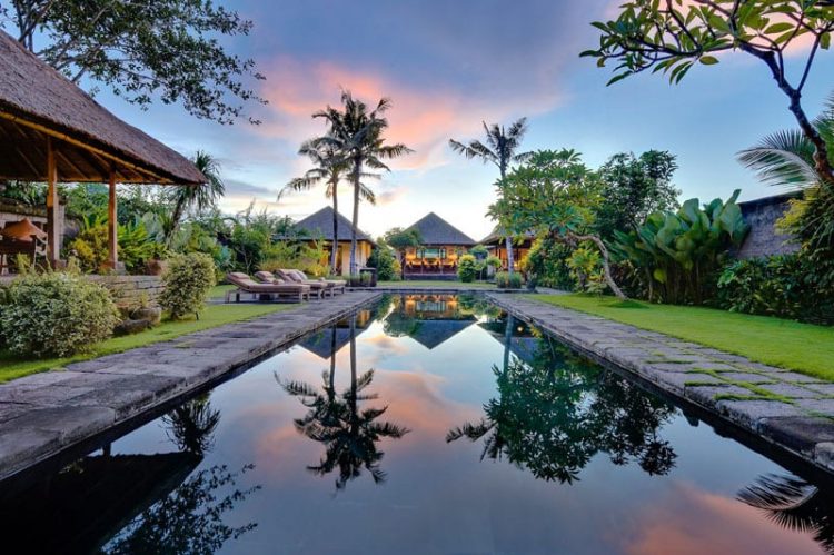 Villa Belong Dua via Ultimate Bali, 1. The Arsana Estate – villa private dengan 5 kamar tidur di Tanah Lot Bali, 2. Villa Maridadi – villa atas tebing pemandangan laut dengan 11 kamar tidur di Nusa Dua Bali, 3. Villa Belong Dua, Bergaya Arsitektur Bali di Desa Nelayan Seseh Bali, 4. Villa Sophia, 5. Villa 58 Tanah Lot, 6. Private Villa Retreat UTOPIA, 7. The Kryamaha Villas, 8. Villa Puspa, 9. Urban Villa – Joshua District, 10. Villa Vedas, 11. Silversand Villa