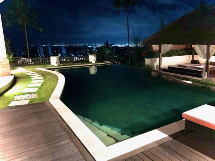 Villa Blue Horizon Bali, 1. Villa Jamalu  – villa 4 kamar tidur di atas tebing dengan pemandangan laut di Jimbaran Bali, 2. Villa Hanani – villa di pinggir pantai dengan 2 kamar tidur di Jimbaran Bali, 3. Villa Adenium, 4. Villa Aiko, 5. Temple Hill Residence Villa (Mulai Rp 1,67 Juta Per Malam), 6. Kayumanis Jimbaran Private Villas &amp; Spa, 7. Villa Blue Horizon Bali Rp 1.755.160, 8. Vandana Villa Jimbaran, 9. Villa Bali Blue  8 Orang 2.770.750, 10. Villa Camellia, 11. Villa AYANA Resort (mulai IDR 4.933.698), 12. Jimbaran Balangan Beach Front Villa Nakar (mulai IDR 2.104.286), 13. Villa Rama Shinta Jimbaran (mulai IDR 1.492.906), 14. Villa Aum (mulai IDR 12.000.119), 15. Villa Bening (mulai IDR 2.402.867)