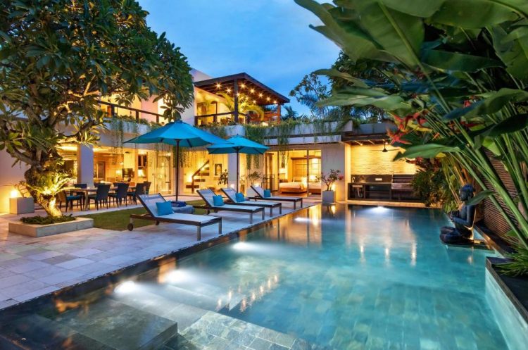 Villa Camellia, 1. Villa Jamalu  – villa 4 kamar tidur di atas tebing dengan pemandangan laut di Jimbaran Bali, 2. Villa Hanani – villa di pinggir pantai dengan 2 kamar tidur di Jimbaran Bali, 3. Villa Adenium, 4. Villa Aiko, 5. Temple Hill Residence Villa (Mulai Rp 1,67 Juta Per Malam), 6. Kayumanis Jimbaran Private Villas &amp; Spa, 7. Villa Blue Horizon Bali Rp 1.755.160, 8. Vandana Villa Jimbaran, 9. Villa Bali Blue  8 Orang 2.770.750, 10. Villa Camellia, 11. Villa AYANA Resort (mulai IDR 4.933.698), 12. Jimbaran Balangan Beach Front Villa Nakar (mulai IDR 2.104.286), 13. Villa Rama Shinta Jimbaran (mulai IDR 1.492.906), 14. Villa Aum (mulai IDR 12.000.119), 15. Villa Bening (mulai IDR 2.402.867)