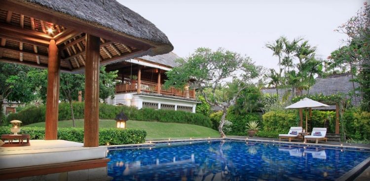 Villa Hanani, 1. Villa Jamalu  – villa 4 kamar tidur di atas tebing dengan pemandangan laut di Jimbaran Bali, 2. Villa Hanani – villa di pinggir pantai dengan 2 kamar tidur di Jimbaran Bali, 3. Villa Adenium, 4. Villa Aiko, 5. Temple Hill Residence Villa (Mulai Rp 1,67 Juta Per Malam), 6. Kayumanis Jimbaran Private Villas &amp; Spa, 7. Villa Blue Horizon Bali Rp 1.755.160, 8. Vandana Villa Jimbaran, 9. Villa Bali Blue  8 Orang 2.770.750, 10. Villa Camellia, 11. Villa AYANA Resort (mulai IDR 4.933.698), 12. Jimbaran Balangan Beach Front Villa Nakar (mulai IDR 2.104.286), 13. Villa Rama Shinta Jimbaran (mulai IDR 1.492.906), 14. Villa Aum (mulai IDR 12.000.119), 15. Villa Bening (mulai IDR 2.402.867)
