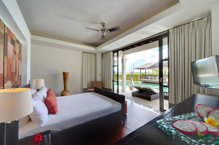Villa Jamalu Master Bedroom 1, 1. Villa Jamalu  – villa 4 kamar tidur di atas tebing dengan pemandangan laut di Jimbaran Bali, 2. Villa Hanani – villa di pinggir pantai dengan 2 kamar tidur di Jimbaran Bali, 3. Villa Adenium, 4. Villa Aiko, 5. Temple Hill Residence Villa (Mulai Rp 1,67 Juta Per Malam), 6. Kayumanis Jimbaran Private Villas &amp; Spa, 7. Villa Blue Horizon Bali Rp 1.755.160, 8. Vandana Villa Jimbaran, 9. Villa Bali Blue  8 Orang 2.770.750, 10. Villa Camellia, 11. Villa AYANA Resort (mulai IDR 4.933.698), 12. Jimbaran Balangan Beach Front Villa Nakar (mulai IDR 2.104.286), 13. Villa Rama Shinta Jimbaran (mulai IDR 1.492.906), 14. Villa Aum (mulai IDR 12.000.119), 15. Villa Bening (mulai IDR 2.402.867)