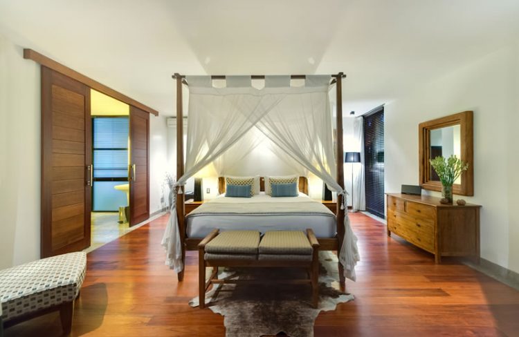 Villa Jamalu Master Bedroom 2 Upstair, 1. Villa Jamalu  – villa 4 kamar tidur di atas tebing dengan pemandangan laut di Jimbaran Bali, 2. Villa Hanani – villa di pinggir pantai dengan 2 kamar tidur di Jimbaran Bali, 3. Villa Adenium, 4. Villa Aiko, 5. Temple Hill Residence Villa (Mulai Rp 1,67 Juta Per Malam), 6. Kayumanis Jimbaran Private Villas &amp; Spa, 7. Villa Blue Horizon Bali Rp 1.755.160, 8. Vandana Villa Jimbaran, 9. Villa Bali Blue  8 Orang 2.770.750, 10. Villa Camellia, 11. Villa AYANA Resort (mulai IDR 4.933.698), 12. Jimbaran Balangan Beach Front Villa Nakar (mulai IDR 2.104.286), 13. Villa Rama Shinta Jimbaran (mulai IDR 1.492.906), 14. Villa Aum (mulai IDR 12.000.119), 15. Villa Bening (mulai IDR 2.402.867)