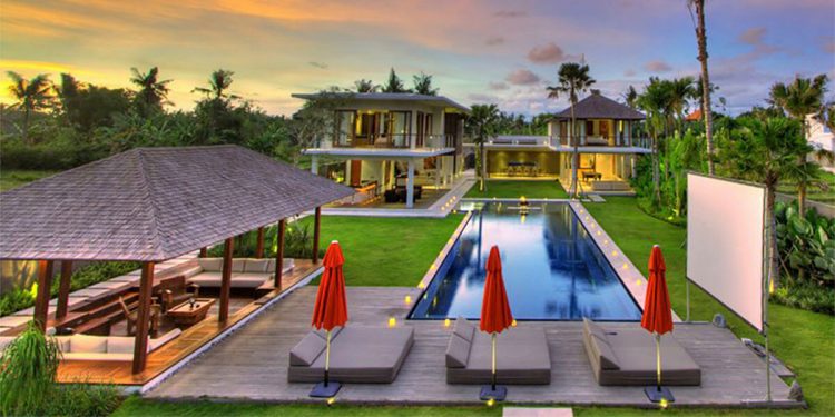 Villa Kalyani - Garden projection screen set up with relaxing day beds, 1. Villa Ombak Laut – villa pinggir pantai dengan 6 kamar tidur di Canggu Bali, 2. Villa Mana – villa pemandangan sawah dengan 5 kamar tidur di Canggu Bali, 3. Villa Mako – villa private dengan 3 kamar tidur di Canggu Bali, 4. Villa Mahatma House, Villa 5 kamar tidur di Pinggir Pantai  Canggu Bali, 5. Villa Levi – villa pinggir sungai dengan 5 kamar tidur di Canggu Bali, 6. Villa Kudus – villa private dengan 5 kamar tidur di Canggu Bali, 7. Villa Kalyani – villa private 5 kamar tidur di Canggu Bali, 8. Villa Pangi Gita – villa private dengan 3 kamar tidur di Canggu Bali, 9. Villa Asmara, 10. Asatu Villa, 11. The Bali Dream, 12. Villa Sahaja, 14. Aswattha Villa, 15. The Tamantis, 16. Villa Senara, 17. Aksata Villas, 18. The Canggu Boutique, 19. Regali Villa, 20. The Loft Villas