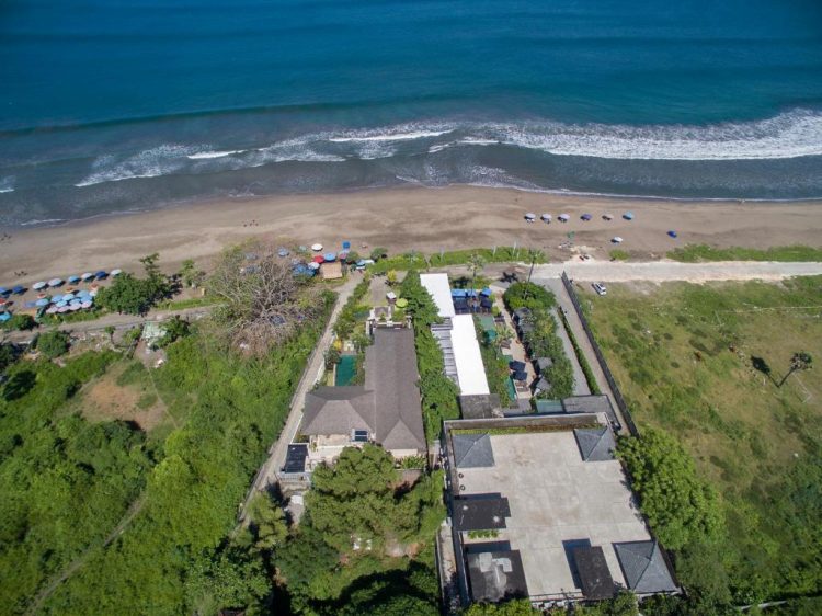 Villa Lega di foto dari atas terletak persis di depan pantai