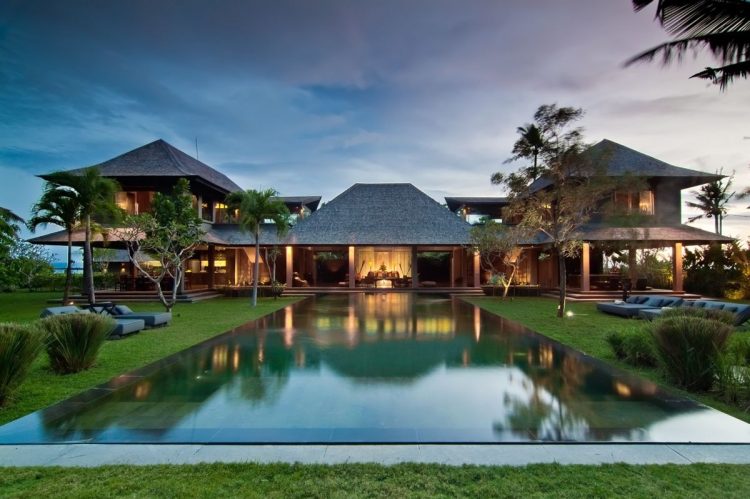 Villa Mahatma House via Fantasia Villas, 1. Villa Ombak Laut – villa pinggir pantai dengan 6 kamar tidur di Canggu Bali, 2. Villa Mana – villa pemandangan sawah dengan 5 kamar tidur di Canggu Bali, 3. Villa Mako – villa private dengan 3 kamar tidur di Canggu Bali, 4. Villa Mahatma House, Villa 5 kamar tidur di Pinggir Pantai  Canggu Bali, 5. Villa Levi – villa pinggir sungai dengan 5 kamar tidur di Canggu Bali, 6. Villa Kudus – villa private dengan 5 kamar tidur di Canggu Bali, 7. Villa Kalyani – villa private 5 kamar tidur di Canggu Bali, 8. Villa Pangi Gita – villa private dengan 3 kamar tidur di Canggu Bali, 9. Villa Asmara, 10. Asatu Villa, 11. The Bali Dream, 12. Villa Sahaja, 14. Aswattha Villa, 15. The Tamantis, 16. Villa Senara, 17. Aksata Villas, 18. The Canggu Boutique, 19. Regali Villa, 20. The Loft Villas