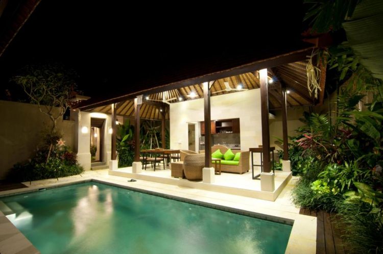 Villa Puspa via Booking, 1. The Arsana Estate – villa private dengan 5 kamar tidur di Tanah Lot Bali, 2. Villa Maridadi – villa atas tebing pemandangan laut dengan 11 kamar tidur di Nusa Dua Bali, 3. Villa Belong Dua, Bergaya Arsitektur Bali di Desa Nelayan Seseh Bali, 4. Villa Sophia, 5. Villa 58 Tanah Lot, 6. Private Villa Retreat UTOPIA, 7. The Kryamaha Villas, 8. Villa Puspa, 9. Urban Villa – Joshua District, 10. Villa Vedas, 11. Silversand Villa