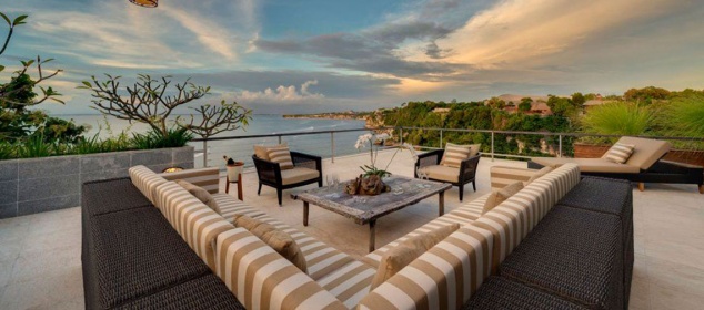 Villa The Luxe Bali, 1. Villa The Pala Pandawa – villa atas tebing pemandangan laut dengan 6 kamar tidur di Uluwatu Bali, 2. Villa Bayuh Sabbha – villa atas tebing pemandangan laut dengan 5 kamar tidur di Uluwatu Bali, 3. Villa Marie – villa atas tebing pemandangan laut dengan 6 kamar tidur di Uluwatu Bali, 4. Villa Suluban Cliff – villa atas tebing pemandangan laut dengan 6 kamar tidur di Uluwatu Bali, 5. Villa Istana – villa atas tebing dengan 5 kamar tidur di Uluwatu Bali, 6. Villa The Luxe Bali – villa atas tebing pemandangan laut dengan 3 kamar tidur di Uluwatu Bali, 7. Villa Pandawa, 8. Vivo Villas, 9. Shiva Villas, 10. The Wyn Villa, 11. Hillstone, 12. Uma Bingin, 13. Mahi-Mahi Villa, 14. Hideaway Residence, 15. Airis Luxury, 16. Bahagia Villas, 17. Amertha Colibri