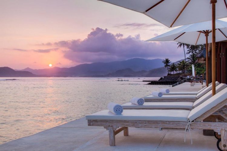 Villa Tirta Nila menawarkan pemandangan pantai yang indah ketika sore menjelang, Sewa Villa di Amed, Ombak yang Tenang dan Cocok Untuk Liburan., Oase Tenang di Sepanjang Pantai Timur Pulau Bali, Villa Lepas Pantai yang Nyaman, Ini adalah tempat yang tepat bagi Anda yang mengutamakan privasi, Staf yang Ramah, Fasilitas dan Layanan yang disediakan villa bagi penyewanya:, Cara Akses ke Villa :, How to get there, Aktvitas Wisata yang bisa anda lakukan di sana, Testimonial