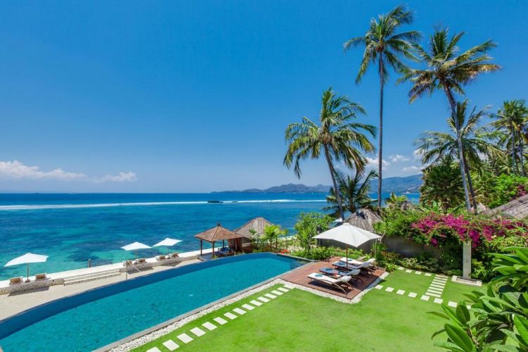 Villa Tirta Nila terkesan lapang dengan kolam renang dan deck untuk berjemur, Sewa Villa di Amed, Ombak yang Tenang dan Cocok Untuk Liburan., Oase Tenang di Sepanjang Pantai Timur Pulau Bali, Villa Lepas Pantai yang Nyaman, Ini adalah tempat yang tepat bagi Anda yang mengutamakan privasi, Staf yang Ramah, Fasilitas dan Layanan yang disediakan villa bagi penyewanya:, Cara Akses ke Villa :, How to get there, Aktvitas Wisata yang bisa anda lakukan di sana, Testimonial