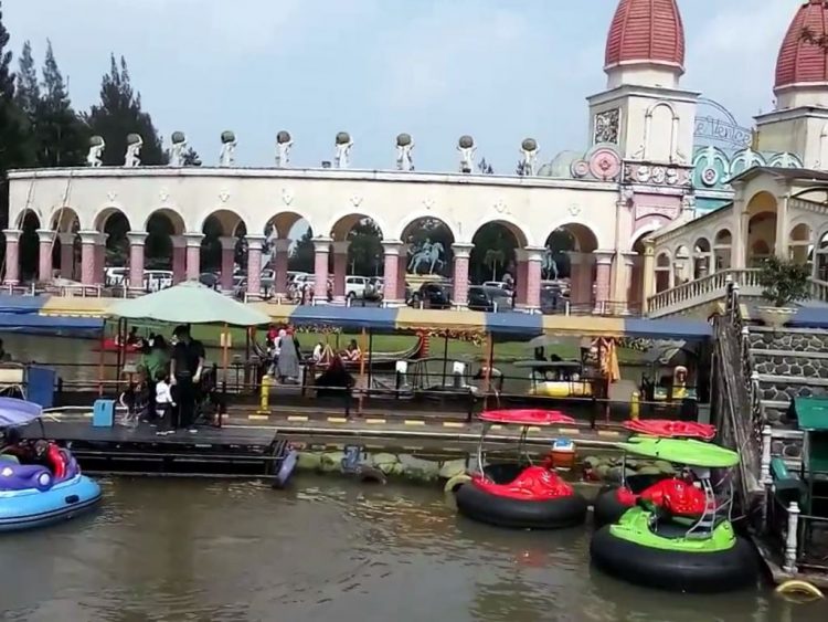 Wahana Air di Little Venice, Little Venice Kota Bunga, Alamat Little Venice Kota Bunga, Rute Menuju Lokasi dari Kota Bogor, Harga Tiket Masuk, Penginapan di Kota Bunga, Aktivitas Seru di Little Venice, Fasilitas , Tips Berlibur