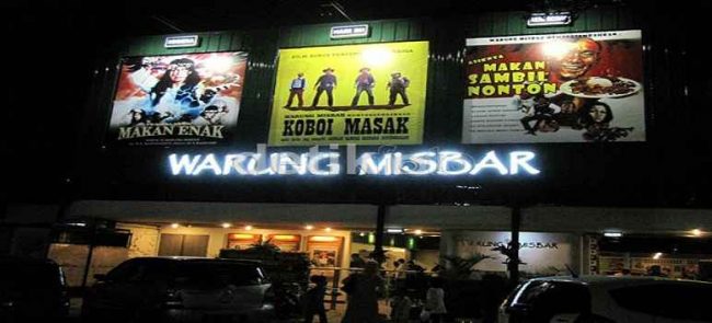Warung Misbar, 1. Gubug Makan Mang Engking, 2. Restoran Burgundy, 3. Warung Bu Eha, 4. Imah Seniman, 5. Warung Misbar, 6. Kampung Daun, 7. Cafe Burangrang, 8. Dapur Lembang, 9. Natural Resto and Strawberry Land, 10. Ikan Balap Resto, 11. Sapu Lidi, 12. Saung Pengkolan, 13. Rumah Makan Mandarin Lembang , 14. Rumah Makan Ayam Betutu, 15. d’SDL alias d’Seuhah Da Lada, 16. Sindang Reret, 17. The Peak