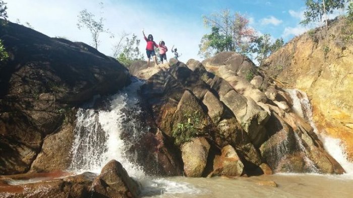 Air Terjun Pait Jaya Muntok, 1. Pulau Lengkuas, 2. Pantai Tikus, 3. Pantai Parai Tenggiri, 4. Pantai Penyusuk, 5. Pantai Pasir Padi, 6. Pulau Memperak, 7. Pantai Penyak, 8. Pantai Tanjung Pesona, 9. Pantai Tanjung Kelayang, 10. Pantai Tanjung Tinggi, 11. Pantai Matras, 12. Pulau Ketawai, 13. Bukit Menumbing, 14. Pantai Romodong, 15. Danau Kaolin, 15. Padang Pasir dan Bukit di Gurun Pelawan Namang, 16. Batu Granit di Pantai Dinding Batu Belinyu, 17. Pantai Tongaci, 18. Air Terjun Pait Jaya Muntok, 19. Wisata Bukit Merah yang Mempesona ala Grand Canyon – Danau Ampar Red Hill, 20. Museum Timah Muntok, 21. Jembatan Emas Bangka, 22. Batu Belimbing, 23. Bangka Botanical Garden, 24. Wisata Mangrove Munjang Kurau Barat, 25. Bukit 7 Sempan, 26. Bukit Pala, 27. Pulau Putri, 28. Pantai Penganak, 29. Kelekak Community Bangka Belitung, 30. Masjid Raya Tua Tunu, 31. Pantai Tongachi