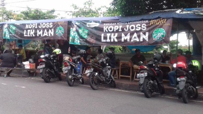 Angkringan Lik Man via Tribunnews, 1. The House of Raminten, 2. Kalimilk, 3. Bong Kopitown, 4. Warung Ijo Baciro, 5. Kedai Darling, 6. Nasi Goreng Beringharjo, 7. Oseng Mercon Bu Narti, 8. Angkringan Lik Man, 9. Mie Telap 12, 10. Hakone Resto, 11. Sate Klathak Pak Pong, 12. Manggar Manding, 13. Gudeg Pawon, 14. Sellie Coffee, 15. Klinik Kopi, 16. Sate Klatak Pak Bari, 17. Bakpia Pathok 25, 18. Rujak Es Cream Pak Nardi Pakualaman, 19. Bukit Bintang Jogja, 20. Angkringan Wijilan, 21. The Captain Urban Lounge, 22. Kastil Mang Engking, 23. Pondok Makan Pelem Golek, 24. Sawa Steaks and Grills (Tutup), 25. Kimchi Go, 26. Jadah Tempe Mbah Carik, 27. Secret Garden Coffee and Chocolate, 28. Roaster and Bear, 29. Aglioo Pasta and Pizza, 30. Indische Koffie Benteng Vredeburg, 31. Tempo Gelato Prawirotaman, 32. Bungong Jeumpa, 33. Restoran Tradisional Joglo Mlati, 34. Abhayagiri Restoran, 35. Gudeg Yu Djum, 36. Nanamia Pizzeria Mozes, 37. Dimsum Edane, 38. Sasanti Restaurant and Gallery, 39. Omah Dhuwur Restoran, 40. Nikkou Ramen, 41. Kampung Ramadhan Jogokariyan, 42. Mangut Lele Mbah Marto, 43. Rembug Kopi, 44. ViaVia Jogjakarta, 45. Rosella Easy Dinning, 46. Beukenhof Restoran, 47. Jejamuran, 48. Milas Vegetarian Resto, 49. Blanco Coffee and Books, 50. Lokal Resto, 51. Ruang Cafe, 52. Kedai Poci, 53. Cafe Cokelat, 54. Mato Kopi, 55. Soto Kadipiro, 56. Brongkos Bu Padmo, 57. Ayam Goreng Mbah Cemplung