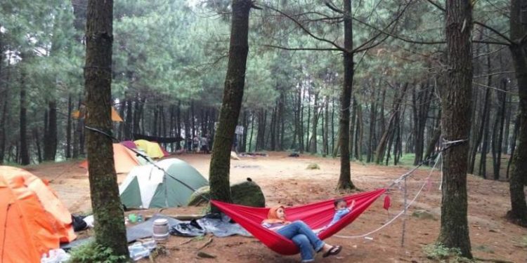 Berkemah atau camping di Kaki Gunung Bunder, 1. Curug Cigame, 2. Berkemah atau camping di Kaki Gunung Bunder, 3. Curug Ngumpet, 4. Kampung Sindang Barang Bogor, 5. Pura Parahiyangan Agung Jagatkarta, 6. Taman Nasional Gunung Halimun Salak, 7. Melihat Elang Lebih Dekat di Suaka Elang Loji