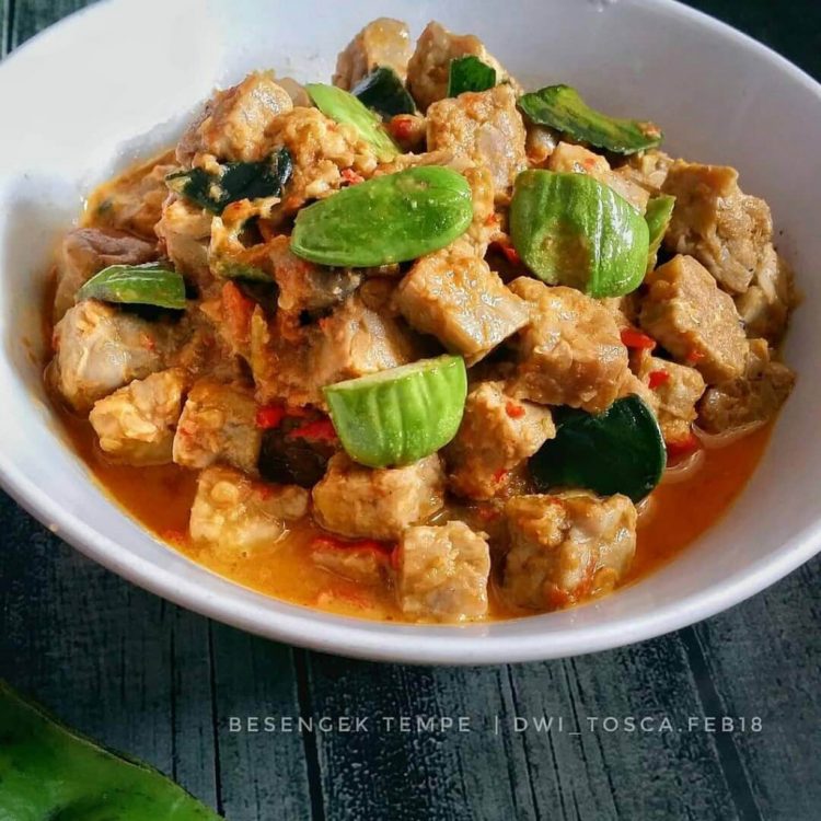 Besengek Tempe Khas Wonogiri via IG @dwi_tosca, 1. Tempe Benguk, 2. Nasi Tiwul Wonogiri, 3. Cabuk Wonogiri, 4. Pindang Kambing Wonogiri, 5. Sayur Lombok Ijo / Jangan Lombok Ijo, 6. Geti Wijen Khas Wonogiri, 7. Kacang Mete Wonogiri, 8. Wader Goreng, 9. Emping Khas Wonogiri, 10. Brem Wonogiri, 11. Lentho Khas Wonogiri, 12. Besengek Tempe Khas Wonogiri, 13. Ayam Panggang Wonogiri, 14. Pecel Mie Pentil Khas Wonogiri, 15. Tahu Wonogiri, 16. Roti Gaplek, 17. Pecel Gendar, 18. Rengginang, 19. Lemper Khas Wonogiri, 20. Lontong Arem-arem, 21. Enting Enting, 22. Bandeng Presto Khas Wonogiri, 23. Makaroni Bantet, 24. Botok Wonogiri, 25. Tempe Mendoan