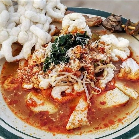 Docang via IG IG @cirebonkuliner_, 1. Tahu Gejrot, 2. Nasi Jamblang, 3. Empal Gentong, 4. Docang, 5. Mie Koclok, 6. Nasi Lengko, 7. Empal Asam, 8. Growolan, 9. Kerupuk Melarat, 10. Nasi Bogana, 11. Sate Kalong, 12. Gado-Gado Ayam, 13. Rujak Kangkung, 14. Pedesan Entog, 15. Bubur Sop Ayam, 16. Ketoprak Cirebonan, 17. Tahu Kuningan, 18. Sate Kentang, 19. Terasi Cirebon, 20. Gepu, 21. Tape Ketan Daun Jambu, 22. Gadungan
