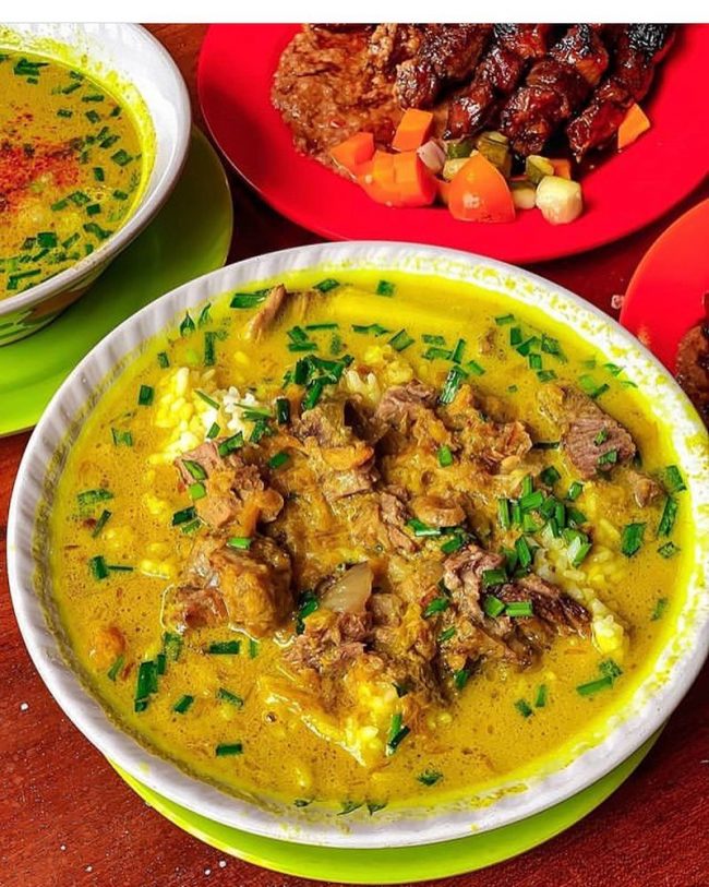 Empal Gentong via IG @cireboninfo_cireboninfo, 1. Tahu Gejrot, 2. Nasi Jamblang, 3. Empal Gentong, 4. Docang, 5. Mie Koclok, 6. Nasi Lengko, 7. Empal Asam, 8. Growolan, 9. Kerupuk Melarat, 10. Nasi Bogana, 11. Sate Kalong, 12. Gado-Gado Ayam, 13. Rujak Kangkung, 14. Pedesan Entog, 15. Bubur Sop Ayam, 16. Ketoprak Cirebonan, 17. Tahu Kuningan, 18. Sate Kentang, 19. Terasi Cirebon, 20. Gepu, 21. Tape Ketan Daun Jambu, 22. Gadungan