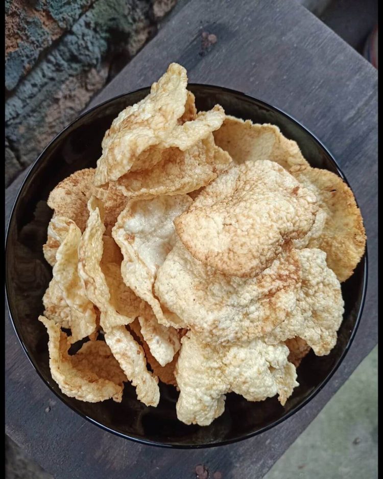 Emping Khas Wonogiri via IG @shop.by.ann, 1. Tempe Benguk, 2. Nasi Tiwul Wonogiri, 3. Cabuk Wonogiri, 4. Pindang Kambing Wonogiri, 5. Sayur Lombok Ijo / Jangan Lombok Ijo, 6. Geti Wijen Khas Wonogiri, 7. Kacang Mete Wonogiri, 8. Wader Goreng, 9. Emping Khas Wonogiri, 10. Brem Wonogiri, 11. Lentho Khas Wonogiri, 12. Besengek Tempe Khas Wonogiri, 13. Ayam Panggang Wonogiri, 14. Pecel Mie Pentil Khas Wonogiri, 15. Tahu Wonogiri, 16. Roti Gaplek, 17. Pecel Gendar, 18. Rengginang, 19. Lemper Khas Wonogiri, 20. Lontong Arem-arem, 21. Enting Enting, 22. Bandeng Presto Khas Wonogiri, 23. Makaroni Bantet, 24. Botok Wonogiri, 25. Tempe Mendoan
