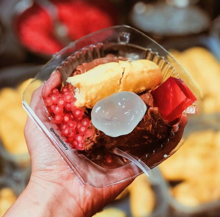 Es Puter Cong Lik via IG @Evelfoodstory, 1. Angkringan Blendoek, 2. Nasi Ayam Bu Sami, 3. Gudeg Mbak Tum, 4. Soto Bangkong, 5. Trattoria Semarang, 6. Stove Syndicate (Tutup Permanen), 7. Cafe Riverview, 8. Bakmi Jawa Pak Gareng, 9. Nasi Goreng Babat Hengky, 10. Nasi Ayam Bu Wido, 11. Tahu Petis Prasojo, 12. Nasi Kucing Pak Gik, 13. Kedai Amarta, 14. Waroeng Semawis, 15. Warung Dim Sum (Wardim), 16. Seafood Pak Jari, 17. Nasi Liwet Bu Widodo, 18. Soto Pak No, 19. Bakso Doa Ibu, 20. Lunpia Semarang 24 Jam, 21. Pisang Plenet Pak Yuli, 22. Nasi Gandul Pak Subur, 23. Es Puter Cong Lik, 24. Warung Makan 86, 25. Nasi Gandul Pak Memet, 26. Sedap Malam (Warung Internet dan Roti Bakar) Sumur, 27. KoenoKoeni Cafe Gallery, 28. Menur Bistro, 29. Antara Kata Coffee Talk, 30. RV Cafe 24 Semarang, 31. The Hills Dining Restaurant, 32. Joglo Agung Resto & Galleri, 33. Pakne Heksa, 34. Kopi Klotok Pak Sadar, 35. Kopi Tarik Ungaran, 36. Restoran Kampung Laut Semarang, 37. Nasi Goreng Babat Pak Sumarsono, 38. Nasi Goreng Babat Pak Karmin, 39. Nasi Goreng Babat Akbar, 40. Gama Ikan Bakar & Seafood, 41. Gudeg Mantep Bu Har, 41. Sego Gobyos Mbak Sari