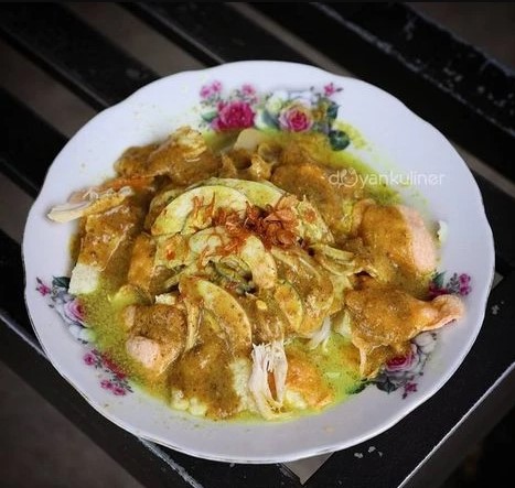 Gado-Gado Ayam via IG @doyankuliner, 1. Tahu Gejrot, 2. Nasi Jamblang, 3. Empal Gentong, 4. Docang, 5. Mie Koclok, 6. Nasi Lengko, 7. Empal Asam, 8. Growolan, 9. Kerupuk Melarat, 10. Nasi Bogana, 11. Sate Kalong, 12. Gado-Gado Ayam, 13. Rujak Kangkung, 14. Pedesan Entog, 15. Bubur Sop Ayam, 16. Ketoprak Cirebonan, 17. Tahu Kuningan, 18. Sate Kentang, 19. Terasi Cirebon, 20. Gepu, 21. Tape Ketan Daun Jambu, 22. Gadungan