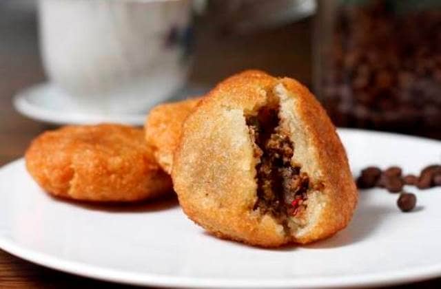 Gepu via Jdlines, 1. Tahu Gejrot, 2. Nasi Jamblang, 3. Empal Gentong, 4. Docang, 5. Mie Koclok, 6. Nasi Lengko, 7. Empal Asam, 8. Growolan, 9. Kerupuk Melarat, 10. Nasi Bogana, 11. Sate Kalong, 12. Gado-Gado Ayam, 13. Rujak Kangkung, 14. Pedesan Entog, 15. Bubur Sop Ayam, 16. Ketoprak Cirebonan, 17. Tahu Kuningan, 18. Sate Kentang, 19. Terasi Cirebon, 20. Gepu, 21. Tape Ketan Daun Jambu, 22. Gadungan