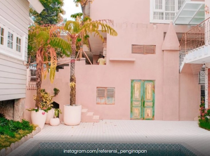 Gluck Home, 1. Sapulidi Sawah Cafe, Resort &amp; Gallery: Tidur di Antara Pepohonan dan Danau, 2. Grafika Cikole: Honeymoon sambil berkemah di tengah hutan, 3. Vila Air Natural Resort: Di Antara Lembah dan Pegunungan yang Mempesona, 4. GH Universal Hotel: Sensasi honeymoon di Italia pada era renaissance, 5. Dulang Resort &amp; Resto: Merasakan kesegaran sambil memandangi lembah yang menawan, 6. Sawung Gawir Restaurant and Bungalow Ciwidey: Menginap dikelilingi kebun stroberi, 7. Adarapura Resort &amp; Spa: Kesejukan di balik kemewahan yang serba tradisional (Tutup), 8. Imah Seniman Resort: Menikmati suasana honeymoon yang sejuk lagi sempurna, 9. Kampung Sampireun Resort &amp; Spa: Menginap dengan sejuta pesona keindahan, 10. Kampung Sumber Alam: Ketenangan Menyeruak di Kolam Teratai, 11. Casa Lembang (Kisaran Harga 800 ribuan per malam), 12. Daheim 290 (Kisaran Harga 2 Jutaan per malam), 13. Gluck Home (Kisaran Harga 1,1 juta per malam), 14. Tala House (Kisaran Harga 1,04 juta per malam), 15. Barn Villa Lembang (Kisaran Harga 2,1 juta per malam), 16. French Villa in Dago Pakar Hills (Kisaran Harga 1,1 juta per malam), 17. Pavilion 19 (Kisaran Harga 234 ribuan per malam), 18. Yellow House Bandung (Kisaran Harga 897 ribuan per malam), 19. White Cliff House (Kisaran Harga 800 ribuan per malam)