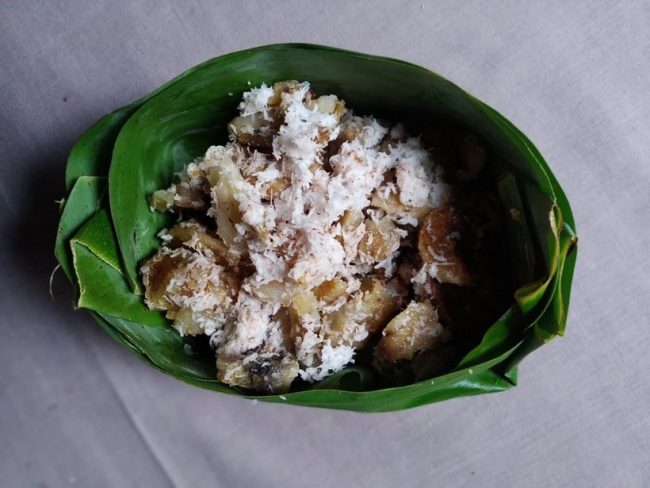 Growolan, 1. Tahu Gejrot, 2. Nasi Jamblang, 3. Empal Gentong, 4. Docang, 5. Mie Koclok, 6. Nasi Lengko, 7. Empal Asam, 8. Growolan, 9. Kerupuk Melarat, 10. Nasi Bogana, 11. Sate Kalong, 12. Gado-Gado Ayam, 13. Rujak Kangkung, 14. Pedesan Entog, 15. Bubur Sop Ayam, 16. Ketoprak Cirebonan, 17. Tahu Kuningan, 18. Sate Kentang, 19. Terasi Cirebon, 20. Gepu, 21. Tape Ketan Daun Jambu, 22. Gadungan