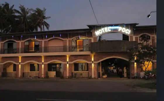 Hotel Kampoeng Poci, 1. Hotel Kampoeng Poci, 2. Puri Retno, 3. Pesona Krakatau Cottages and Hotel, 4. Allisa Resort, 5. Aston Anyer Beach Hotel, 6. The Acacia, 7. Hotel Mambruk, 8. Marbella Hotel, 9. Hawaii Resort, 10. Double G Hotel, 11. Sanghyang Indah Spa Resort, 12. Patra Comfort Anyer, 13. Lucia Cottages (Pondok Lucia), 14. Salsa Beach Hotel Anyer, 15. Nuansa Bali Resort, 16. Villa Marina, 17. Novus Jiva Anyer Resort Villa and Spa, 18. The Jayakarta Villas Anyer