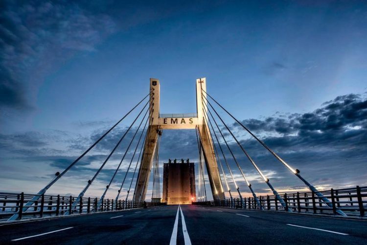 Jembatan Emas Bangka via IG @hendera_17, 1. Pulau Lengkuas, 2. Pantai Tikus, 3. Pantai Parai Tenggiri, 4. Pantai Penyusuk, 5. Pantai Pasir Padi, 6. Pulau Memperak, 7. Pantai Penyak, 8. Pantai Tanjung Pesona, 9. Pantai Tanjung Kelayang, 10. Pantai Tanjung Tinggi, 11. Pantai Matras, 12. Pulau Ketawai, 13. Bukit Menumbing, 14. Pantai Romodong, 15. Danau Kaolin, 15. Padang Pasir dan Bukit di Gurun Pelawan Namang, 16. Batu Granit di Pantai Dinding Batu Belinyu, 17. Pantai Tongaci, 18. Air Terjun Pait Jaya Muntok, 19. Wisata Bukit Merah yang Mempesona ala Grand Canyon – Danau Ampar Red Hill, 20. Museum Timah Muntok, 21. Jembatan Emas Bangka, 22. Batu Belimbing, 23. Bangka Botanical Garden, 24. Wisata Mangrove Munjang Kurau Barat, 25. Bukit 7 Sempan, 26. Bukit Pala, 27. Pulau Putri, 28. Pantai Penganak, 29. Kelekak Community Bangka Belitung, 30. Masjid Raya Tua Tunu, 31. Pantai Tongachi