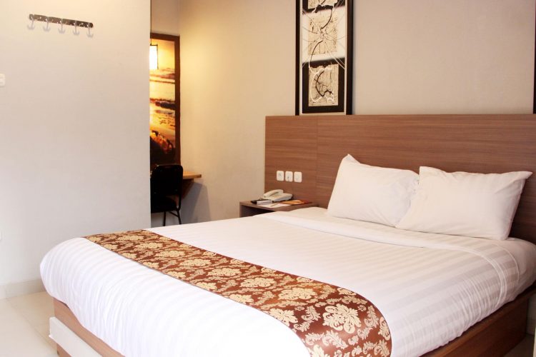 Kamar Hotel, Alamat Hotel Wisma Aji, Akses ke Objek Wisata, Fasilitas Hotel, Fasilitas Kamar, Tarif Kamar Hotel Wisma Aji , Galeri Kamar