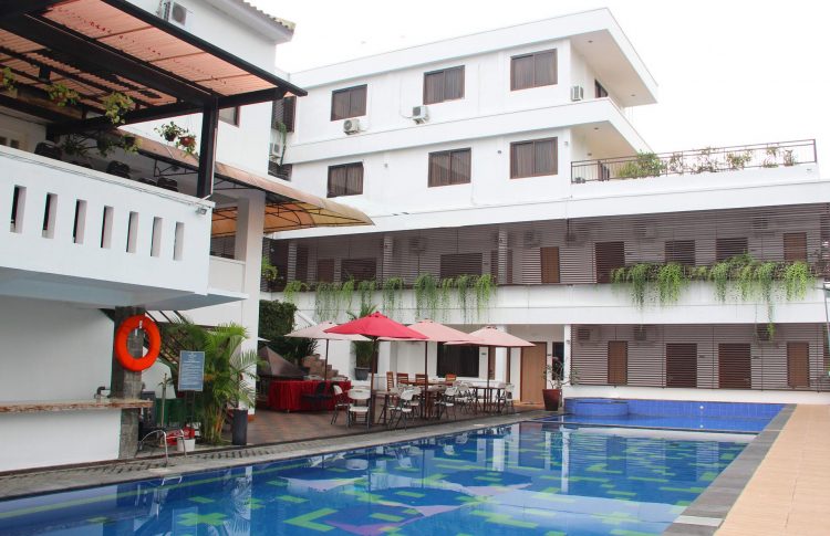 Kolam Renang di Hotel Wisata Aji, Alamat Hotel Wisma Aji, Akses ke Objek Wisata, Fasilitas Hotel, Fasilitas Kamar, Tarif Kamar Hotel Wisma Aji , Galeri Kamar