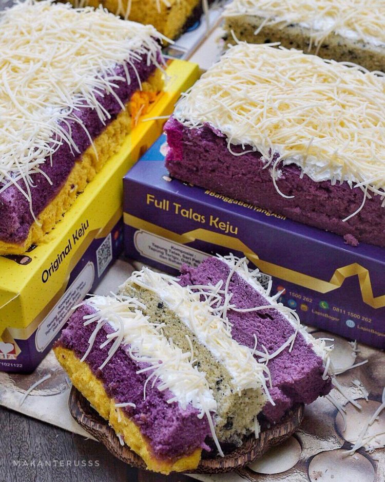 Kue Bolu Lapis Bogor via IG @makanterusss, 1. Asinan Bogor, 2. Toge Goreng, 3. Laksa Bogor, 4. Es Pala, 5. Doclang Khas Bogor, 6. Cungkring, 7. Bapatong, 8. Asinan Jagung Bakar, 9. Soto Mie Bogor, 10. Pepes Sagu, 11. Kue Bolu Lapis Bogor, 12. Makaroni Panggang (MP), 13. Pia Apple-Pie Bogor, 14. Kacang Bogor Istana, 15. Bika Bogor Talubi, 16. Roti Unyil, 17. Bajigur, 18. Es Bir Kotjok Bogor, 19. Martabak Encek, 20. Lumpia Basah Suryakencana, 21. Soto Kuning Khas Bogor, 22. Ceker Ranjau, 23. Pangsit Pengantin
