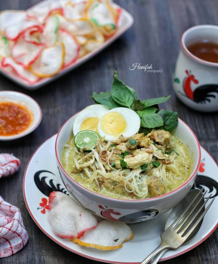 Laksa Bogor via iG @hanifah_nmr, 1. Asinan Bogor, 2. Toge Goreng, 3. Laksa Bogor, 4. Es Pala, 5. Doclang Khas Bogor, 6. Cungkring, 7. Bapatong, 8. Asinan Jagung Bakar, 9. Soto Mie Bogor, 10. Pepes Sagu, 11. Kue Bolu Lapis Bogor, 12. Makaroni Panggang (MP), 13. Pia Apple-Pie Bogor, 14. Kacang Bogor Istana, 15. Bika Bogor Talubi, 16. Roti Unyil, 17. Bajigur, 18. Es Bir Kotjok Bogor, 19. Martabak Encek, 20. Lumpia Basah Suryakencana, 21. Soto Kuning Khas Bogor, 22. Ceker Ranjau, 23. Pangsit Pengantin