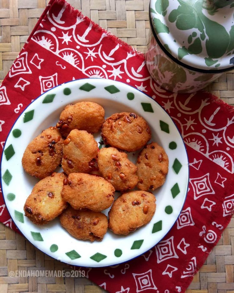 Lentho Khas Wonogiri via IG @endahomemade, 1. Tempe Benguk, 2. Nasi Tiwul Wonogiri, 3. Cabuk Wonogiri, 4. Pindang Kambing Wonogiri, 5. Sayur Lombok Ijo / Jangan Lombok Ijo, 6. Geti Wijen Khas Wonogiri, 7. Kacang Mete Wonogiri, 8. Wader Goreng, 9. Emping Khas Wonogiri, 10. Brem Wonogiri, 11. Lentho Khas Wonogiri, 12. Besengek Tempe Khas Wonogiri, 13. Ayam Panggang Wonogiri, 14. Pecel Mie Pentil Khas Wonogiri, 15. Tahu Wonogiri, 16. Roti Gaplek, 17. Pecel Gendar, 18. Rengginang, 19. Lemper Khas Wonogiri, 20. Lontong Arem-arem, 21. Enting Enting, 22. Bandeng Presto Khas Wonogiri, 23. Makaroni Bantet, 24. Botok Wonogiri, 25. Tempe Mendoan