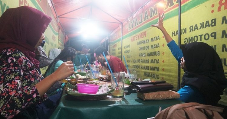 Lesehan Tasik Malaya via JDFoodiary.blogspotcom