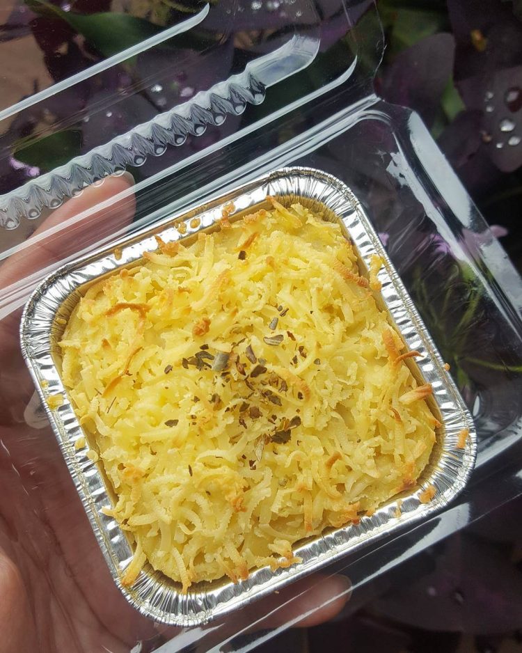 Makaroni Panggang (MP) via iG @dapur_alamanda, 1. Asinan Bogor, 2. Toge Goreng, 3. Laksa Bogor, 4. Es Pala, 5. Doclang Khas Bogor, 6. Cungkring, 7. Bapatong, 8. Asinan Jagung Bakar, 9. Soto Mie Bogor, 10. Pepes Sagu, 11. Kue Bolu Lapis Bogor, 12. Makaroni Panggang (MP), 13. Pia Apple-Pie Bogor, 14. Kacang Bogor Istana, 15. Bika Bogor Talubi, 16. Roti Unyil, 17. Bajigur, 18. Es Bir Kotjok Bogor, 19. Martabak Encek, 20. Lumpia Basah Suryakencana, 21. Soto Kuning Khas Bogor, 22. Ceker Ranjau, 23. Pangsit Pengantin