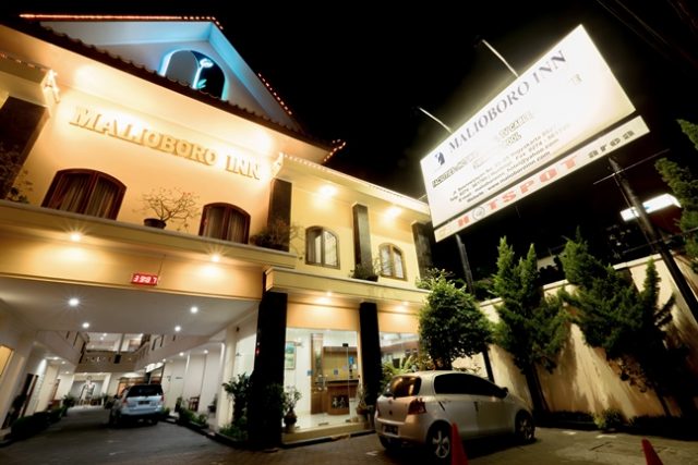 Malioboro Inn Hotel, 1. Inna Garuda Hotel, 2. Hotel Pyreness Jogja, 3. Merapi Merbabu Hotel Yogyakarta, 4. Ibis Style Yogyakarta, 5. Whiz Hotel Yogyakarta, 6. Summer Season Hotel, 7. 1001 Malam Hotel Yogyakarta, 8. Metro Guest House Yogyakarta, 9. Hotel Perwita Sari, 10. Mahkota Hotel, 11. Aura Hotel, 12. RedDoorz Near Malioboro Mall, 13. The Cabin, 14. Monica Hotel, 15. Hotel Berlian, 16. Hasian, 17. Gloria Amanada, 18. POP! Hotel, 19. Violet Hotel, 20. Bladok Hotel, 21. Garden Hotel, 22. Nueve Hotel, 23. Hotel Amallia, 24. Hotel Kristina, 25. Hotel Atalie, 26. Malioboro Inn Hotel, 27. Peti Mas Hotel, 28. Blue Safir Hotel, 29. Hotel Batik Yogyakarta, 30. S-Chott Hotel, 31. Hotel Sriwijaya Yogyakarta, 32. Hotel Mataram Yogyakarta, 33. Mitra Hotel Yogyakarta