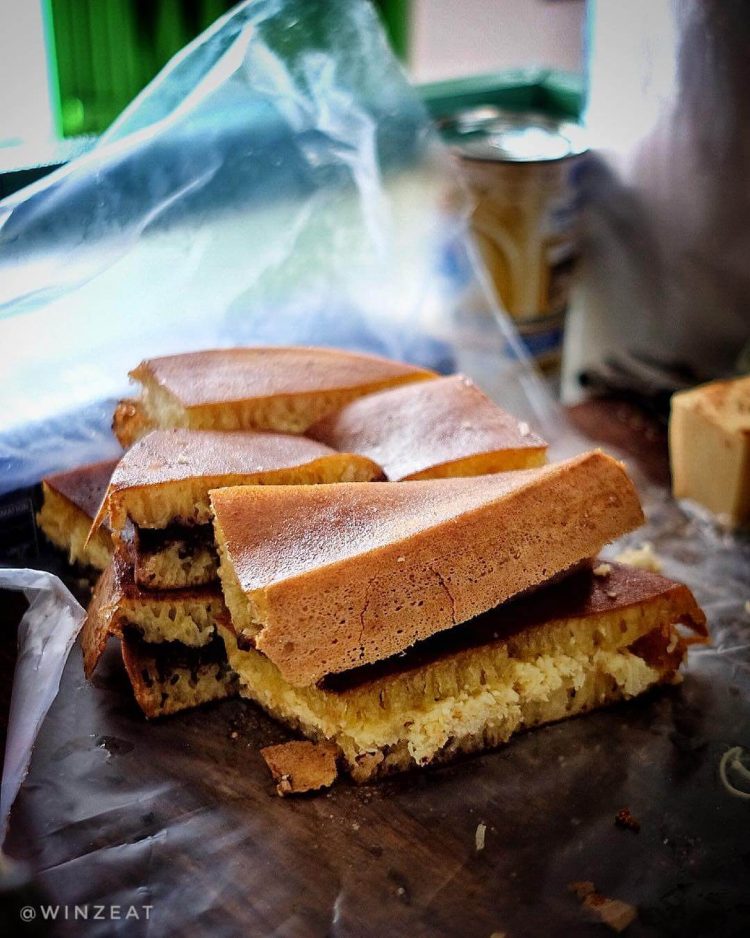 Martabak Encek via IG @winzeat, 1. Asinan Bogor, 2. Toge Goreng, 3. Laksa Bogor, 4. Es Pala, 5. Doclang Khas Bogor, 6. Cungkring, 7. Bapatong, 8. Asinan Jagung Bakar, 9. Soto Mie Bogor, 10. Pepes Sagu, 11. Kue Bolu Lapis Bogor, 12. Makaroni Panggang (MP), 13. Pia Apple-Pie Bogor, 14. Kacang Bogor Istana, 15. Bika Bogor Talubi, 16. Roti Unyil, 17. Bajigur, 18. Es Bir Kotjok Bogor, 19. Martabak Encek, 20. Lumpia Basah Suryakencana, 21. Soto Kuning Khas Bogor, 22. Ceker Ranjau, 23. Pangsit Pengantin