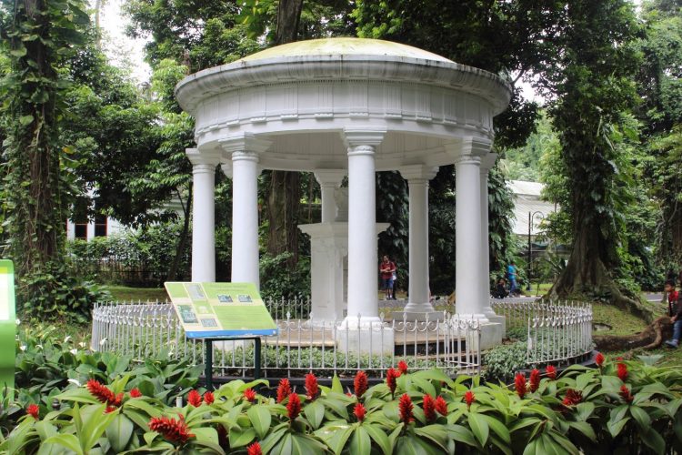 Monumen Lady Raffles via Sentul City, Kebun Raya Bogor, Harga Tiket Kebun Raya Bogor, Alamat & Lokasi Kebun Raya Bogor, Jam Operasional, Spot Menarik untuk Kita Smabangi, Tips Liburan ke KRB