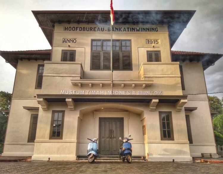 Museum Timah Muntok via IG @muhammadfajri_14, 1. Pulau Lengkuas, 2. Pantai Tikus, 3. Pantai Parai Tenggiri, 4. Pantai Penyusuk, 5. Pantai Pasir Padi, 6. Pulau Memperak, 7. Pantai Penyak, 8. Pantai Tanjung Pesona, 9. Pantai Tanjung Kelayang, 10. Pantai Tanjung Tinggi, 11. Pantai Matras, 12. Pulau Ketawai, 13. Bukit Menumbing, 14. Pantai Romodong, 15. Danau Kaolin, 15. Padang Pasir dan Bukit di Gurun Pelawan Namang, 16. Batu Granit di Pantai Dinding Batu Belinyu, 17. Pantai Tongaci, 18. Air Terjun Pait Jaya Muntok, 19. Wisata Bukit Merah yang Mempesona ala Grand Canyon – Danau Ampar Red Hill, 20. Museum Timah Muntok, 21. Jembatan Emas Bangka, 22. Batu Belimbing, 23. Bangka Botanical Garden, 24. Wisata Mangrove Munjang Kurau Barat, 25. Bukit 7 Sempan, 26. Bukit Pala, 27. Pulau Putri, 28. Pantai Penganak, 29. Kelekak Community Bangka Belitung, 30. Masjid Raya Tua Tunu, 31. Pantai Tongachi