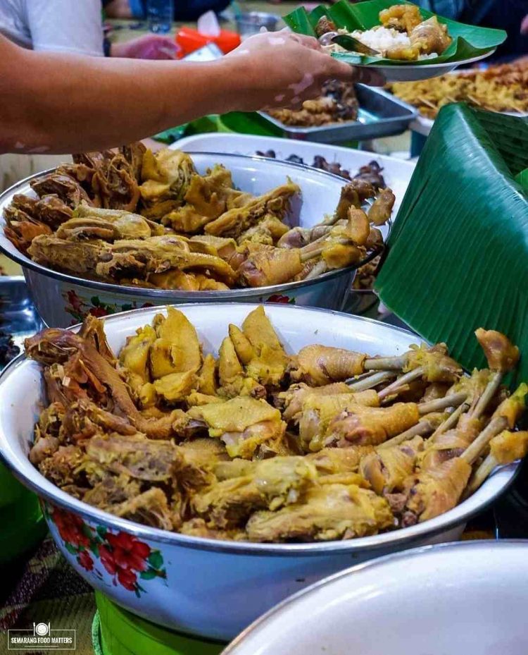 Nasi Ayam Bu Sami via IG @Semarangfoodmatters, 1. Angkringan Blendoek, 2. Nasi Ayam Bu Sami, 3. Gudeg Mbak Tum, 4. Soto Bangkong, 5. Trattoria Semarang, 6. Stove Syndicate (Tutup Permanen), 7. Cafe Riverview, 8. Bakmi Jawa Pak Gareng, 9. Nasi Goreng Babat Hengky, 10. Nasi Ayam Bu Wido, 11. Tahu Petis Prasojo, 12. Nasi Kucing Pak Gik, 13. Kedai Amarta, 14. Waroeng Semawis, 15. Warung Dim Sum (Wardim), 16. Seafood Pak Jari, 17. Nasi Liwet Bu Widodo, 18. Soto Pak No, 19. Bakso Doa Ibu, 20. Lunpia Semarang 24 Jam, 21. Pisang Plenet Pak Yuli, 22. Nasi Gandul Pak Subur, 23. Es Puter Cong Lik, 24. Warung Makan 86, 25. Nasi Gandul Pak Memet, 26. Sedap Malam (Warung Internet dan Roti Bakar) Sumur, 27. KoenoKoeni Cafe Gallery, 28. Menur Bistro, 29. Antara Kata Coffee Talk, 30. RV Cafe 24 Semarang, 31. The Hills Dining Restaurant, 32. Joglo Agung Resto & Galleri, 33. Pakne Heksa, 34. Kopi Klotok Pak Sadar, 35. Kopi Tarik Ungaran, 36. Restoran Kampung Laut Semarang, 37. Nasi Goreng Babat Pak Sumarsono, 38. Nasi Goreng Babat Pak Karmin, 39. Nasi Goreng Babat Akbar, 40. Gama Ikan Bakar & Seafood, 41. Gudeg Mantep Bu Har, 41. Sego Gobyos Mbak Sari