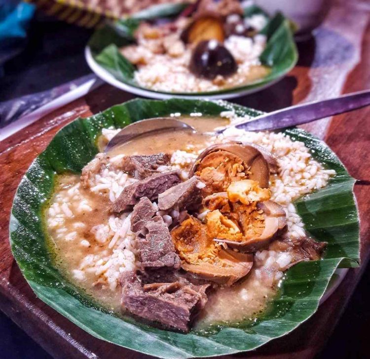 Nasi Gandul Pak Memet via IG @Foo.ga_, 1. Angkringan Blendoek, 2. Nasi Ayam Bu Sami, 3. Gudeg Mbak Tum, 4. Soto Bangkong, 5. Trattoria Semarang, 6. Stove Syndicate (Tutup Permanen), 7. Cafe Riverview, 8. Bakmi Jawa Pak Gareng, 9. Nasi Goreng Babat Hengky, 10. Nasi Ayam Bu Wido, 11. Tahu Petis Prasojo, 12. Nasi Kucing Pak Gik, 13. Kedai Amarta, 14. Waroeng Semawis, 15. Warung Dim Sum (Wardim), 16. Seafood Pak Jari, 17. Nasi Liwet Bu Widodo, 18. Soto Pak No, 19. Bakso Doa Ibu, 20. Lunpia Semarang 24 Jam, 21. Pisang Plenet Pak Yuli, 22. Nasi Gandul Pak Subur, 23. Es Puter Cong Lik, 24. Warung Makan 86, 25. Nasi Gandul Pak Memet, 26. Sedap Malam (Warung Internet dan Roti Bakar) Sumur, 27. KoenoKoeni Cafe Gallery, 28. Menur Bistro, 29. Antara Kata Coffee Talk, 30. RV Cafe 24 Semarang, 31. The Hills Dining Restaurant, 32. Joglo Agung Resto & Galleri, 33. Pakne Heksa, 34. Kopi Klotok Pak Sadar, 35. Kopi Tarik Ungaran, 36. Restoran Kampung Laut Semarang, 37. Nasi Goreng Babat Pak Sumarsono, 38. Nasi Goreng Babat Pak Karmin, 39. Nasi Goreng Babat Akbar, 40. Gama Ikan Bakar & Seafood, 41. Gudeg Mantep Bu Har, 41. Sego Gobyos Mbak Sari