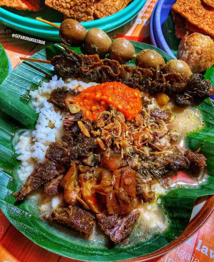 Nasi Gandul Pak Subur via IG @Separuhakulemak, 1. Angkringan Blendoek, 2. Nasi Ayam Bu Sami, 3. Gudeg Mbak Tum, 4. Soto Bangkong, 5. Trattoria Semarang, 6. Stove Syndicate (Tutup Permanen), 7. Cafe Riverview, 8. Bakmi Jawa Pak Gareng, 9. Nasi Goreng Babat Hengky, 10. Nasi Ayam Bu Wido, 11. Tahu Petis Prasojo, 12. Nasi Kucing Pak Gik, 13. Kedai Amarta, 14. Waroeng Semawis, 15. Warung Dim Sum (Wardim), 16. Seafood Pak Jari, 17. Nasi Liwet Bu Widodo, 18. Soto Pak No, 19. Bakso Doa Ibu, 20. Lunpia Semarang 24 Jam, 21. Pisang Plenet Pak Yuli, 22. Nasi Gandul Pak Subur, 23. Es Puter Cong Lik, 24. Warung Makan 86, 25. Nasi Gandul Pak Memet, 26. Sedap Malam (Warung Internet dan Roti Bakar) Sumur, 27. KoenoKoeni Cafe Gallery, 28. Menur Bistro, 29. Antara Kata Coffee Talk, 30. RV Cafe 24 Semarang, 31. The Hills Dining Restaurant, 32. Joglo Agung Resto & Galleri, 33. Pakne Heksa, 34. Kopi Klotok Pak Sadar, 35. Kopi Tarik Ungaran, 36. Restoran Kampung Laut Semarang, 37. Nasi Goreng Babat Pak Sumarsono, 38. Nasi Goreng Babat Pak Karmin, 39. Nasi Goreng Babat Akbar, 40. Gama Ikan Bakar & Seafood, 41. Gudeg Mantep Bu Har, 41. Sego Gobyos Mbak Sari