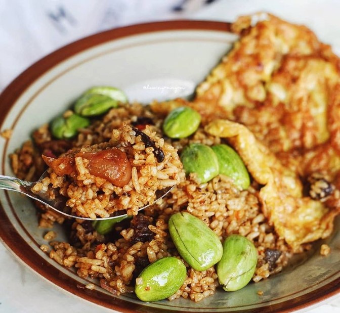 Nasi Goreng Babat Pak Karmin via Instagram.com @duo_nyamnyam, 1. Angkringan Blendoek, 2. Nasi Ayam Bu Sami, 3. Gudeg Mbak Tum, 4. Soto Bangkong, 5. Trattoria Semarang, 6. Stove Syndicate (Tutup Permanen), 7. Cafe Riverview, 8. Bakmi Jawa Pak Gareng, 9. Nasi Goreng Babat Hengky, 10. Nasi Ayam Bu Wido, 11. Tahu Petis Prasojo, 12. Nasi Kucing Pak Gik, 13. Kedai Amarta, 14. Waroeng Semawis, 15. Warung Dim Sum (Wardim), 16. Seafood Pak Jari, 17. Nasi Liwet Bu Widodo, 18. Soto Pak No, 19. Bakso Doa Ibu, 20. Lunpia Semarang 24 Jam, 21. Pisang Plenet Pak Yuli, 22. Nasi Gandul Pak Subur, 23. Es Puter Cong Lik, 24. Warung Makan 86, 25. Nasi Gandul Pak Memet, 26. Sedap Malam (Warung Internet dan Roti Bakar) Sumur, 27. KoenoKoeni Cafe Gallery, 28. Menur Bistro, 29. Antara Kata Coffee Talk, 30. RV Cafe 24 Semarang, 31. The Hills Dining Restaurant, 32. Joglo Agung Resto & Galleri, 33. Pakne Heksa, 34. Kopi Klotok Pak Sadar, 35. Kopi Tarik Ungaran, 36. Restoran Kampung Laut Semarang, 37. Nasi Goreng Babat Pak Sumarsono, 38. Nasi Goreng Babat Pak Karmin, 39. Nasi Goreng Babat Akbar, 40. Gama Ikan Bakar & Seafood, 41. Gudeg Mantep Bu Har, 41. Sego Gobyos Mbak Sari