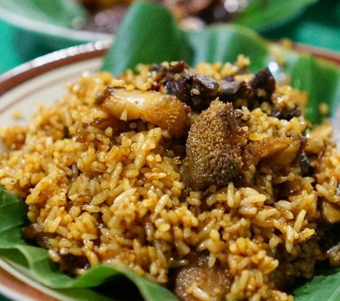Nasi Goreng Babat Pak Sumarsono via Instagram.com @hobimakanenak, 1. Angkringan Blendoek, 2. Nasi Ayam Bu Sami, 3. Gudeg Mbak Tum, 4. Soto Bangkong, 5. Trattoria Semarang, 6. Stove Syndicate (Tutup Permanen), 7. Cafe Riverview, 8. Bakmi Jawa Pak Gareng, 9. Nasi Goreng Babat Hengky, 10. Nasi Ayam Bu Wido, 11. Tahu Petis Prasojo, 12. Nasi Kucing Pak Gik, 13. Kedai Amarta, 14. Waroeng Semawis, 15. Warung Dim Sum (Wardim), 16. Seafood Pak Jari, 17. Nasi Liwet Bu Widodo, 18. Soto Pak No, 19. Bakso Doa Ibu, 20. Lunpia Semarang 24 Jam, 21. Pisang Plenet Pak Yuli, 22. Nasi Gandul Pak Subur, 23. Es Puter Cong Lik, 24. Warung Makan 86, 25. Nasi Gandul Pak Memet, 26. Sedap Malam (Warung Internet dan Roti Bakar) Sumur, 27. KoenoKoeni Cafe Gallery, 28. Menur Bistro, 29. Antara Kata Coffee Talk, 30. RV Cafe 24 Semarang, 31. The Hills Dining Restaurant, 32. Joglo Agung Resto & Galleri, 33. Pakne Heksa, 34. Kopi Klotok Pak Sadar, 35. Kopi Tarik Ungaran, 36. Restoran Kampung Laut Semarang, 37. Nasi Goreng Babat Pak Sumarsono, 38. Nasi Goreng Babat Pak Karmin, 39. Nasi Goreng Babat Akbar, 40. Gama Ikan Bakar & Seafood, 41. Gudeg Mantep Bu Har, 41. Sego Gobyos Mbak Sari