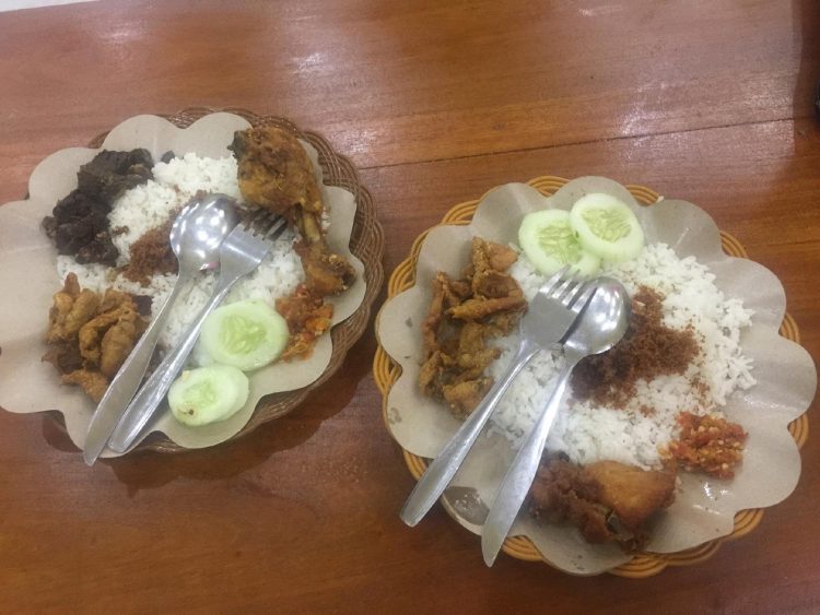 Nasi Kulit Syuurga via Restaurant Guru, Sejarah Berdirinya Taman Jajan Bintaro , Lokasi dan Cara Menuju Taman Jajan, Jam Buka Taman Jajan CBD Bintaro, Fasilitas di Taman Jajan CBD Bintaro, Kuliner di Taman Jajan Bintaro